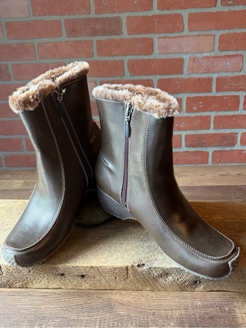 Sporto Women’s Waterproof Brown Faux Fur Lined Ankle Boots with Zipper – Size 8